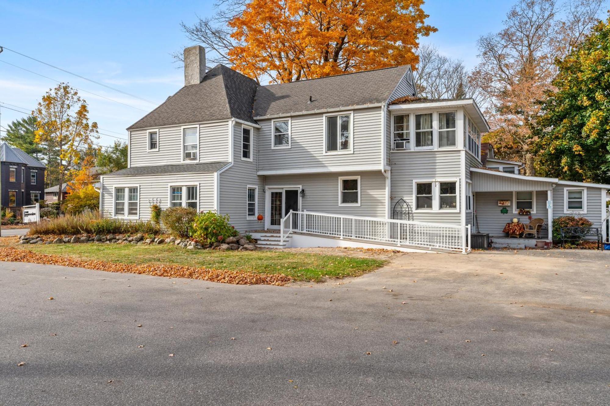 Charlevoix House - The Northside Bed & Breakfast Exterior photo